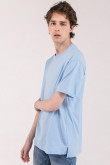 Camiseta básica para hombre manga corta, unicolor, con doble doblez en mangas y abertura lateral dispareja.