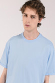 Camiseta básica para hombre manga corta, unicolor, con doble doblez en mangas y abertura lateral dispareja.