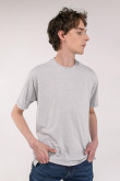 Camiseta básica para hombre manga corta, unicolor, con doble doblez en mangas y abertura lateral dispareja.