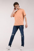 Camiseta básica para hombre manga corta, unicolor, con doble doblez en mangas y abertura lateral dispareja.