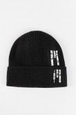 Gorro tejido unicolor con motivo