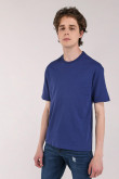 Camiseta básica manga corta unicolor.
