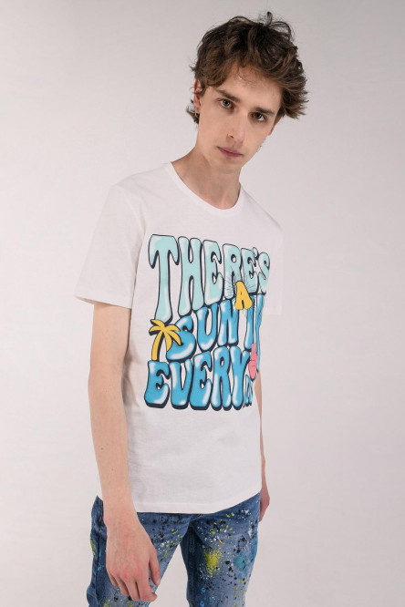Camiseta manga corta estampada.