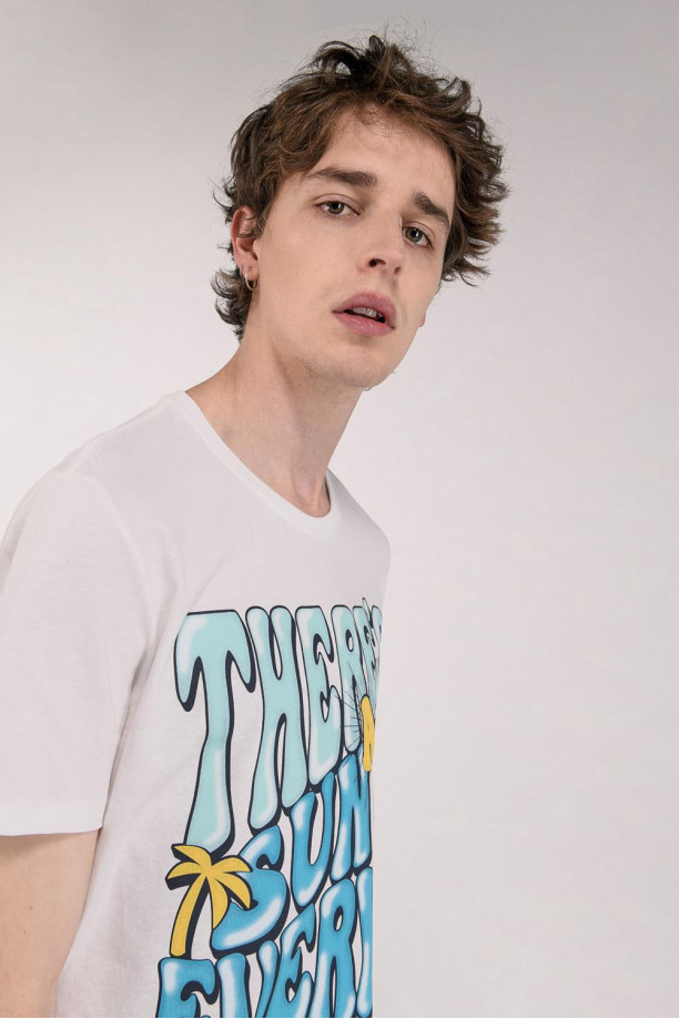 Camiseta manga corta estampada.