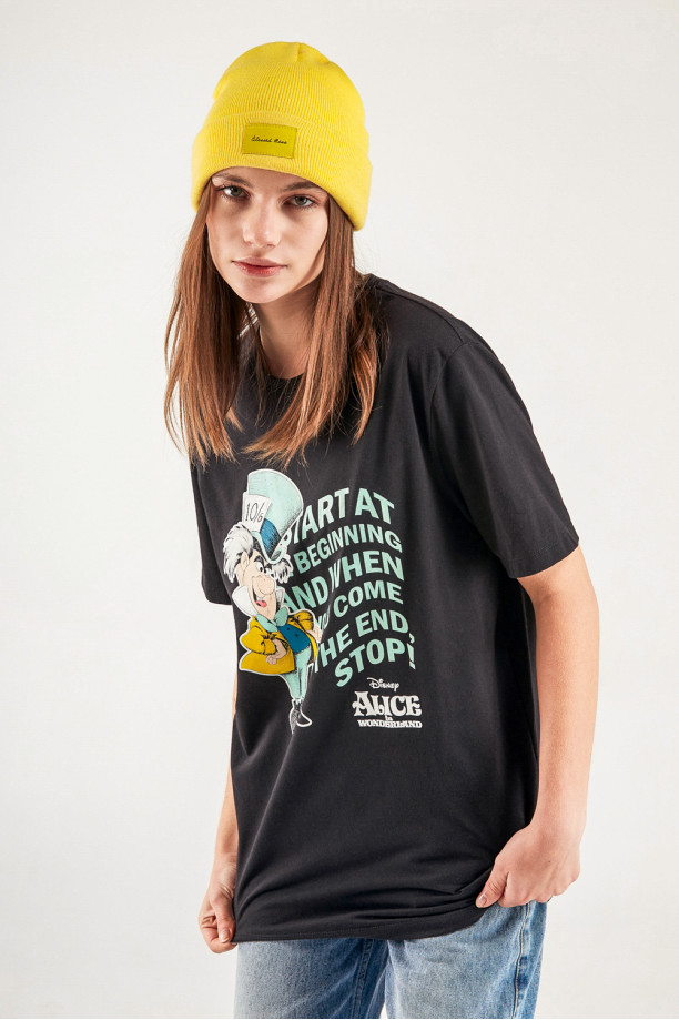 Camiseta manga corta, estampado de Alicia en el país de las maravillas