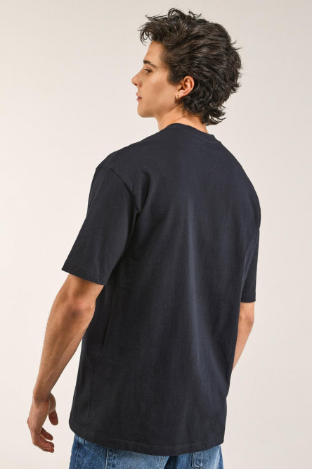 Camiseta básica manga corta unicolor.