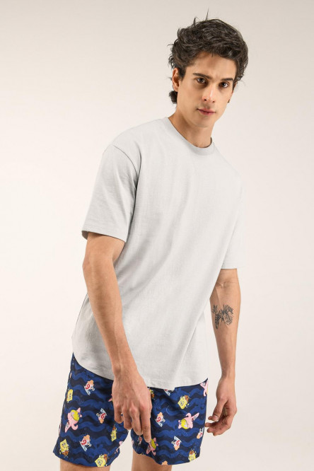 Camiseta manga corta unicolor.