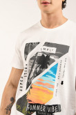 Camiseta manga corta con estampado.