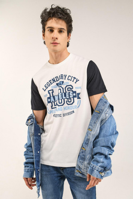 Camiseta básica manga corta con estampado.