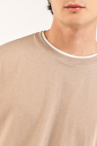 Camiseta manga corta unicolor.