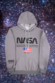 buzo-con-capota-estampado-de-nasa
