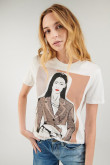 Camiseta manga corta con estampado en frente.