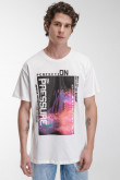 Camiseta manga corta con estampado.