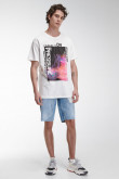 Camiseta manga corta con estampado.