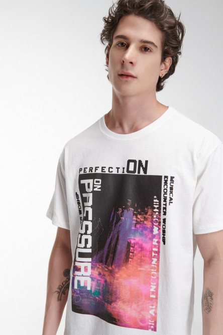 Camiseta manga corta con estampado.