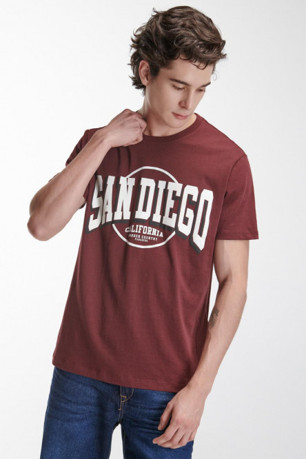 Camiseta manga corta estampada.