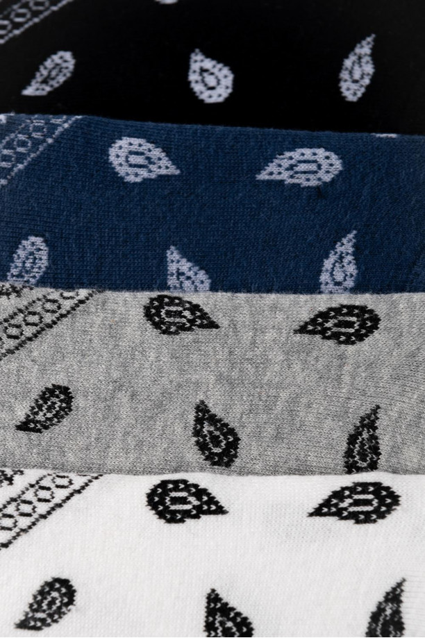 Medias cortas con diseño.