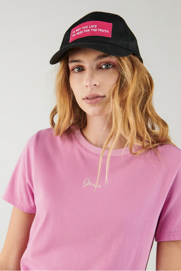 Camiseta  manga corta con bordado.