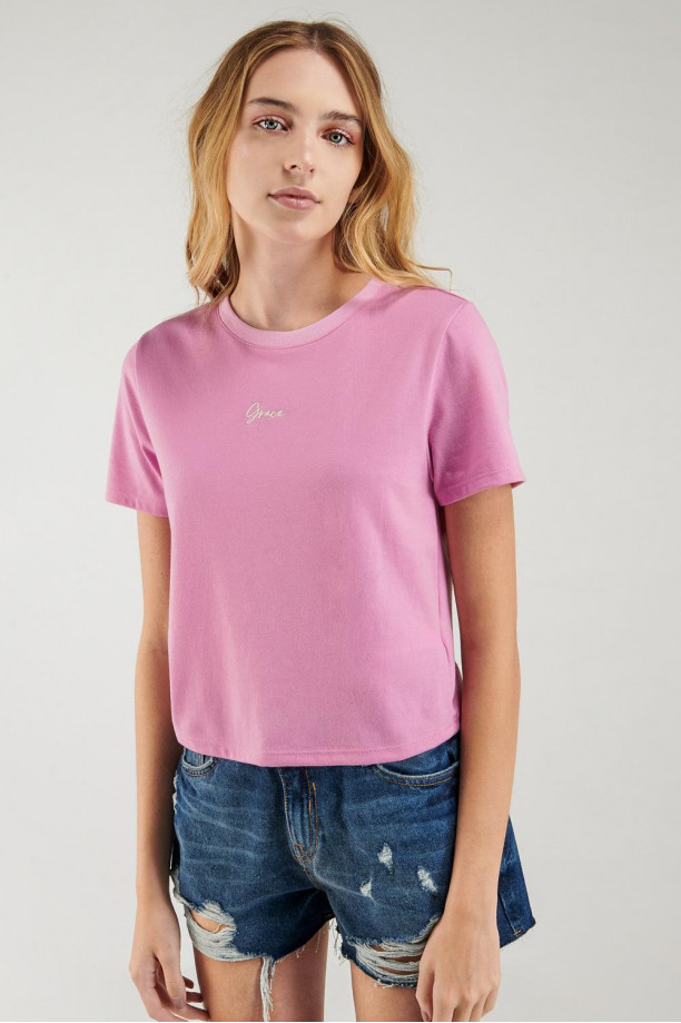 Camiseta  manga corta con bordado.