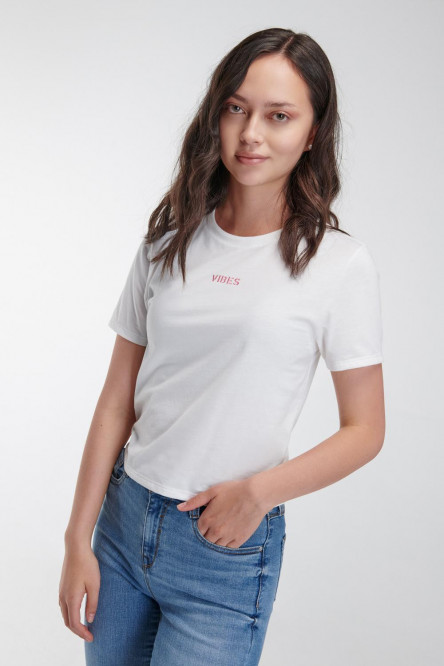 Camiseta  manga corta con bordado.
