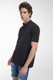 Camiseta Polo unicolor con cuello neru y puños tejidos