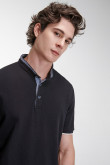Camiseta Polo unicolor con cuello neru y puños tejidos