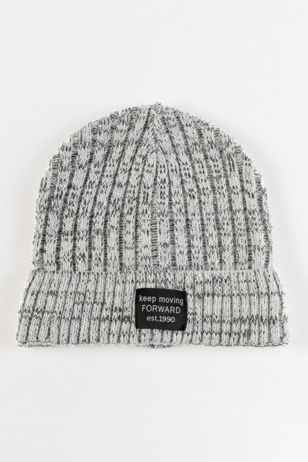 Gorro tejido con canales