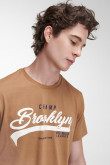 Camiseta básica manga corta estampada.
