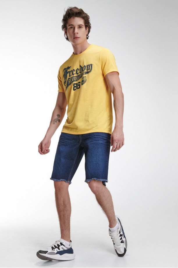 Camiseta básica manga corta estampada.