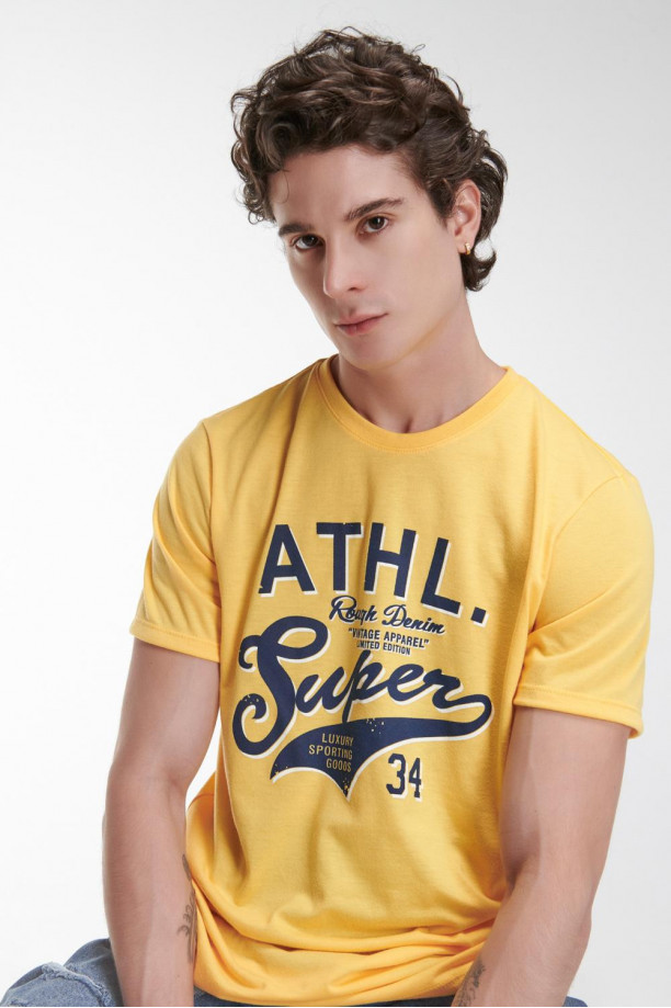 Camiseta manga corta estampada.