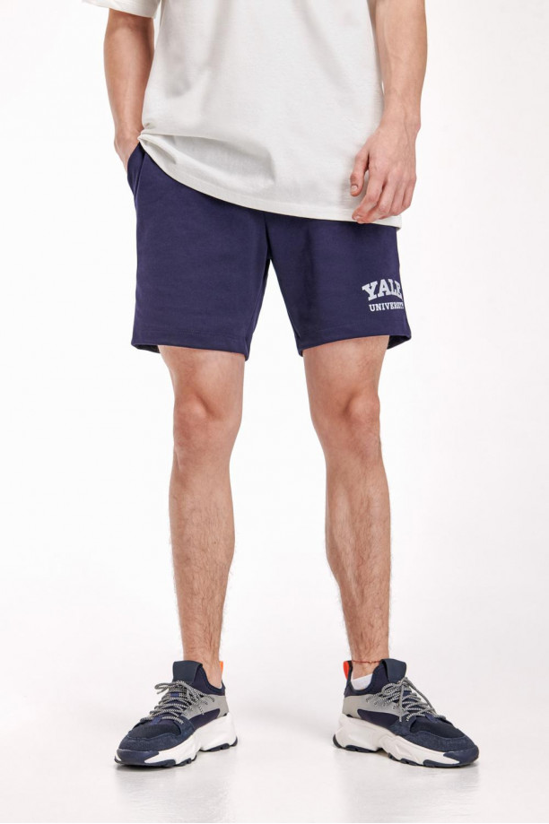 Bermuda, con estampado en frente, de Yale
