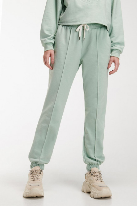 Pantalon jogger, unicolor, con bolsillos en costado