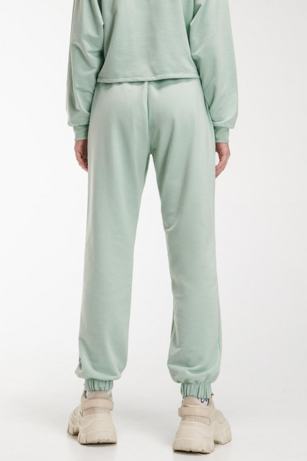 Pantalon jogger, unicolor, con bolsillos en costado
