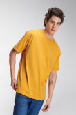 Camiseta básica para hombre manga corta, unicolor, con doble doblez en mangas y abertura lateral dispareja.
