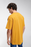Camiseta básica para hombre manga corta, unicolor, con doble doblez en mangas y abertura lateral dispareja.