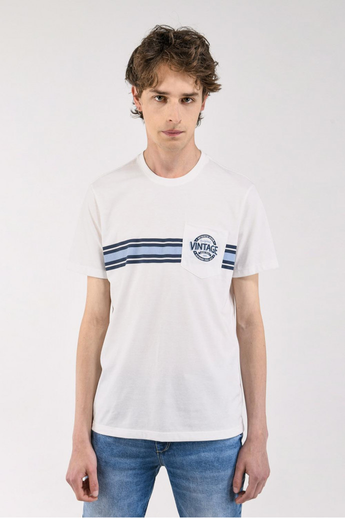 Camiseta manga corta con estampado.