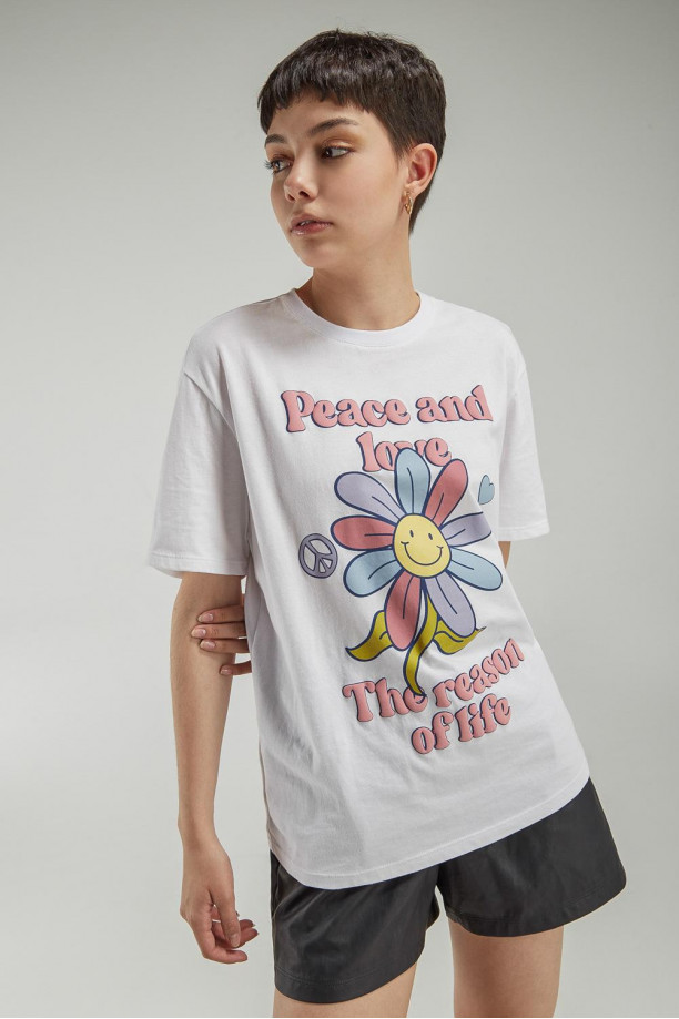 Camiseta básica manga corta estampada.