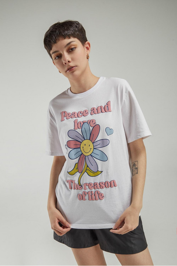 Camiseta básica manga corta estampada.