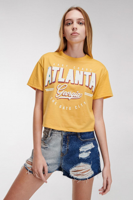 Camiseta manga corta con estampado en frente.