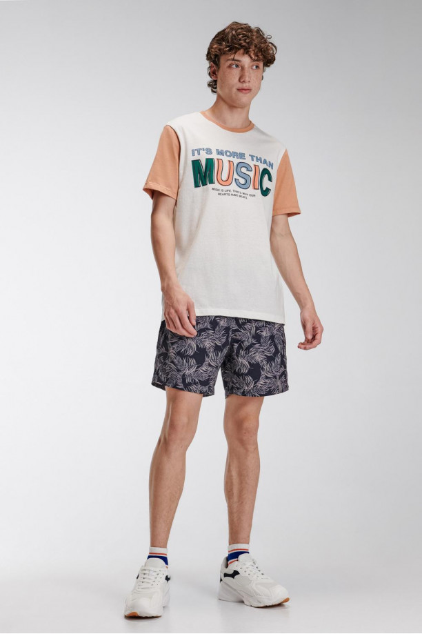 Camiseta básica manga corta estampada.