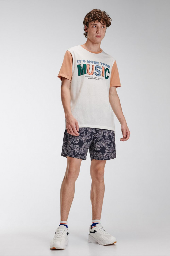 Camiseta básica manga corta estampada.