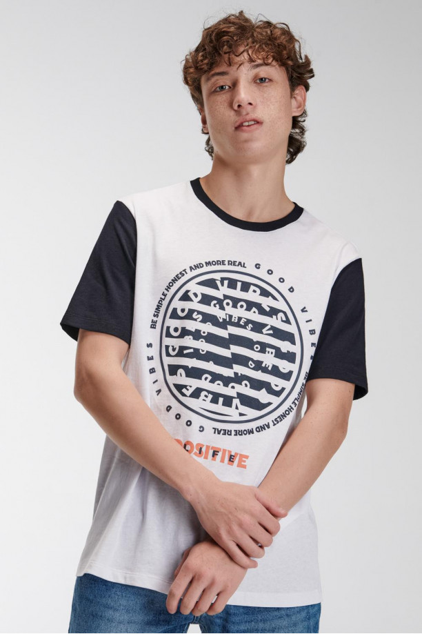 Camiseta básica manga corta estampada.