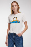 Camiseta manga corta, estampada de Garfield.