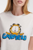 Camiseta manga corta, estampada de Garfield.