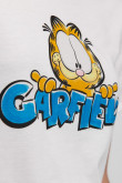 Camiseta manga corta, estampada de Garfield.