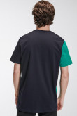 Camiseta manga corta con cortes, estampado minimalista en frente.