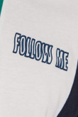 Camiseta manga corta con cortes, estampado minimalista en frente.