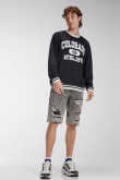 Buzo masculino, con estampado en frente.
