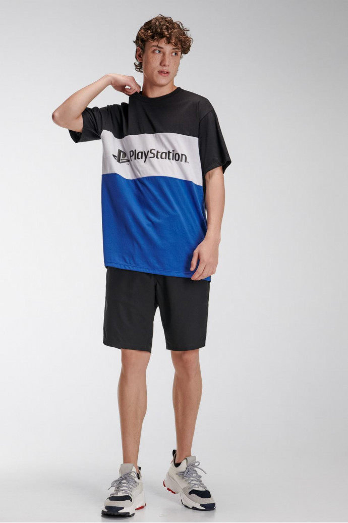 Camiseta cuello redondo, estampada de PlayStation.
