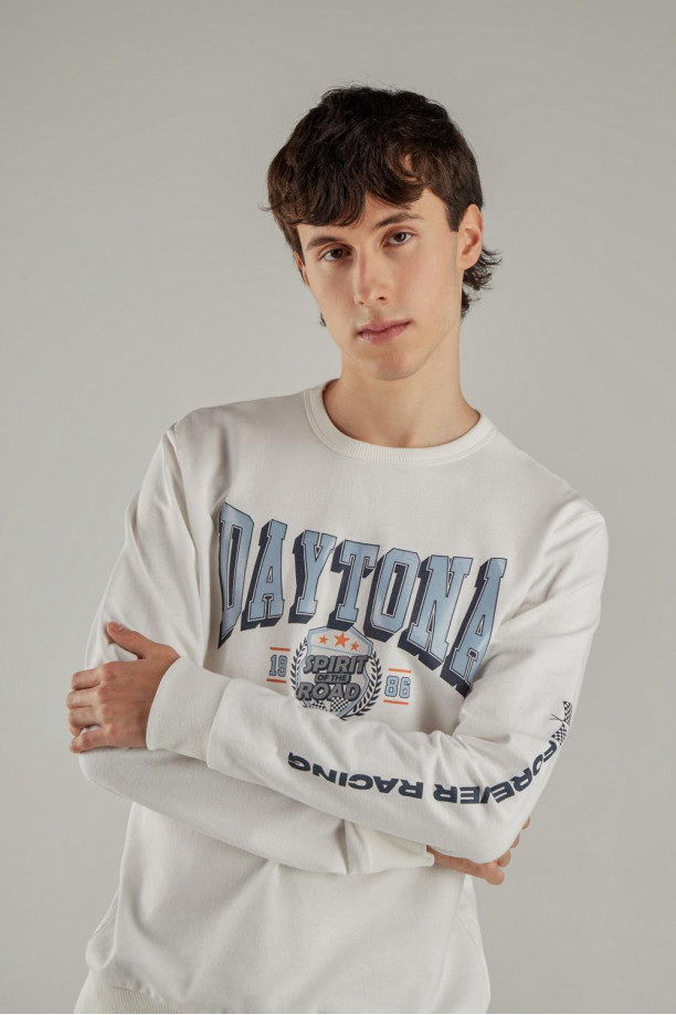 Buzo cuello redondo estampado.